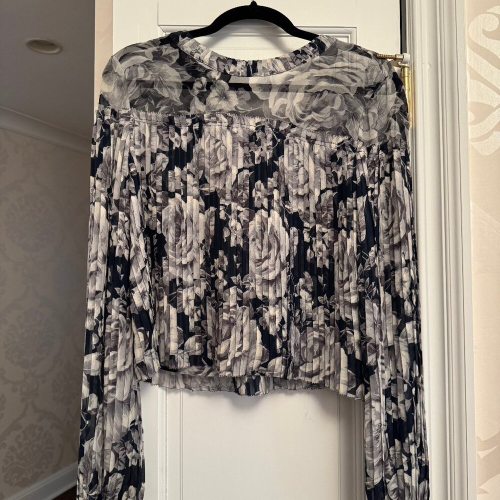 INTERMIX Long Sleeve Blue & White Silk Floral Blouse – Size S